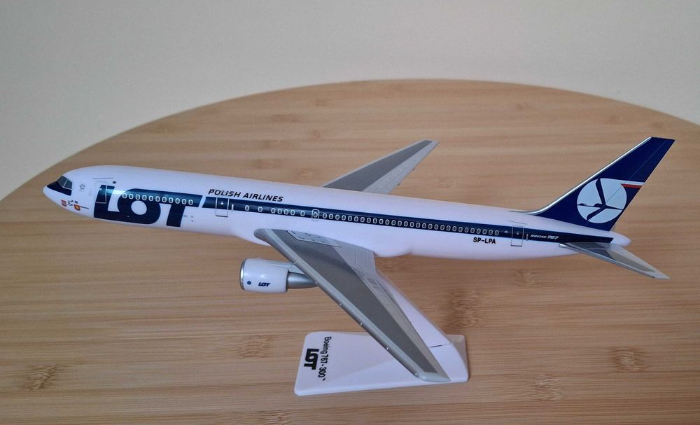 Boeing 767 300, PLL LOT