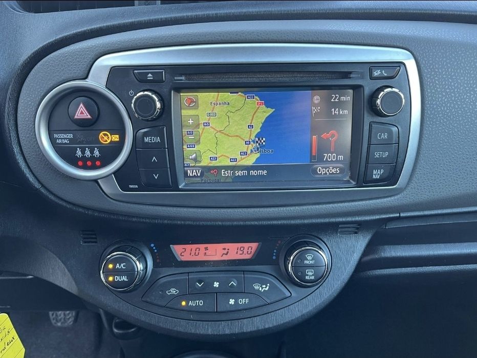 Toyota Yaris 1.0 VVT-i 2012 • Muito Económico • Excelente Estado
