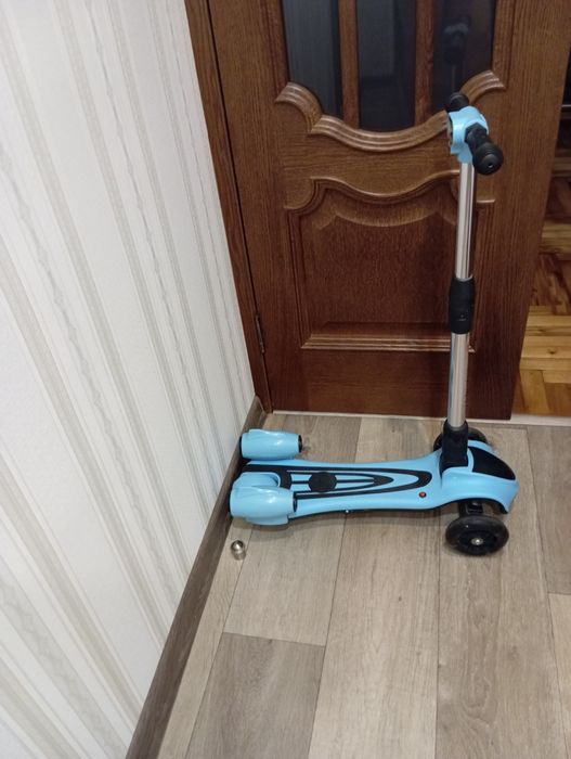 Самокат Scooter с музыкой и турбинами