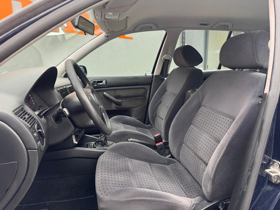Volkswagen Golf IV 1.6i 25 Anos por 110€ mes