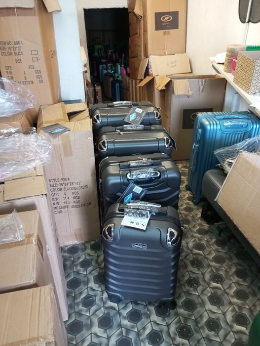 Walizka mała kabinowa L podróżna na 4 kołach z Abs++