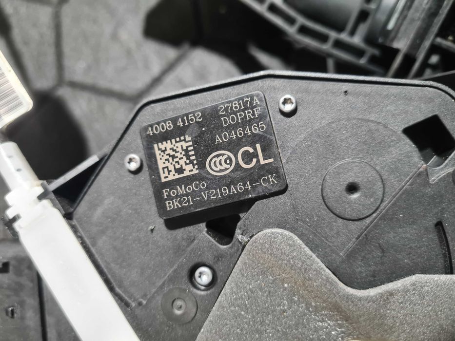 Ford Custom Trend zamek drzwi przednich prawy podstawa klamka