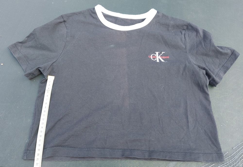 Podkoszulka Calvin Klein używana z logo na piersi lewej stronie