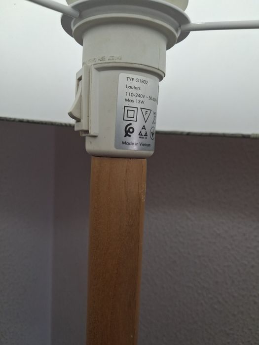 Candeeiro de pé – 15€
