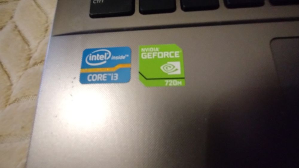 Vendo notebook Asus usado com a caixa . € 115,00