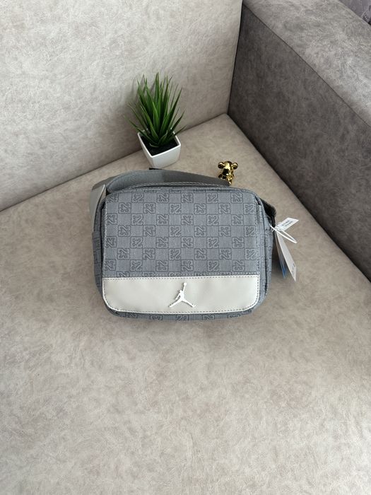 Сумка Air Jordan Monogram Crossbody | Nike, найк, джордан месенджер