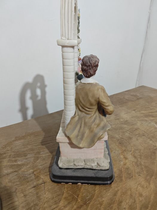 Estatueta decorativa com casal