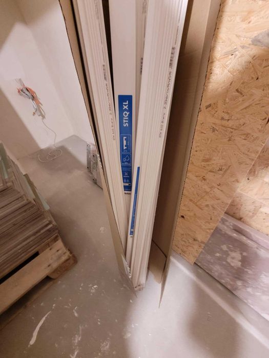 Nowe listwy przypodłogowe Arbiton STIQ XL S0610 białe – 16 szt.