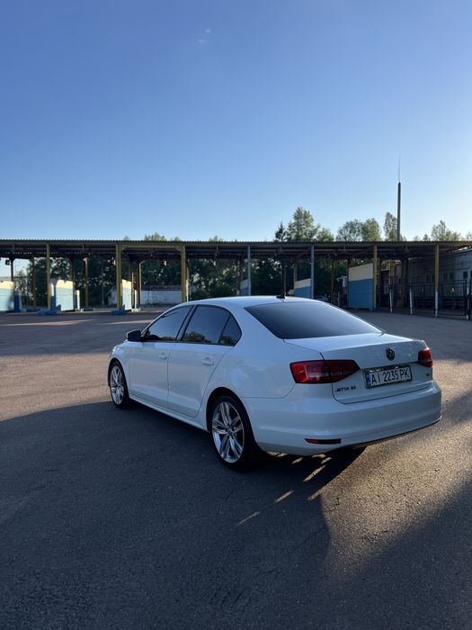 Volkswagen Jetta 2015 1.8 бензин Автомат  Aisin