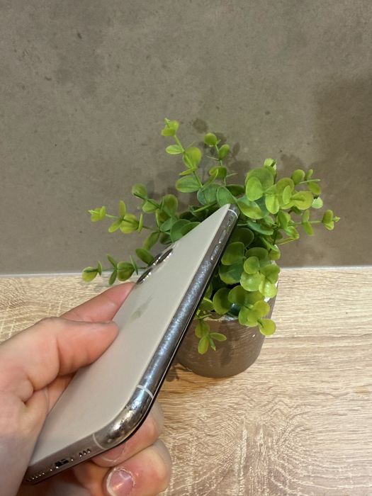 Iphone 11 pro 85% bateria