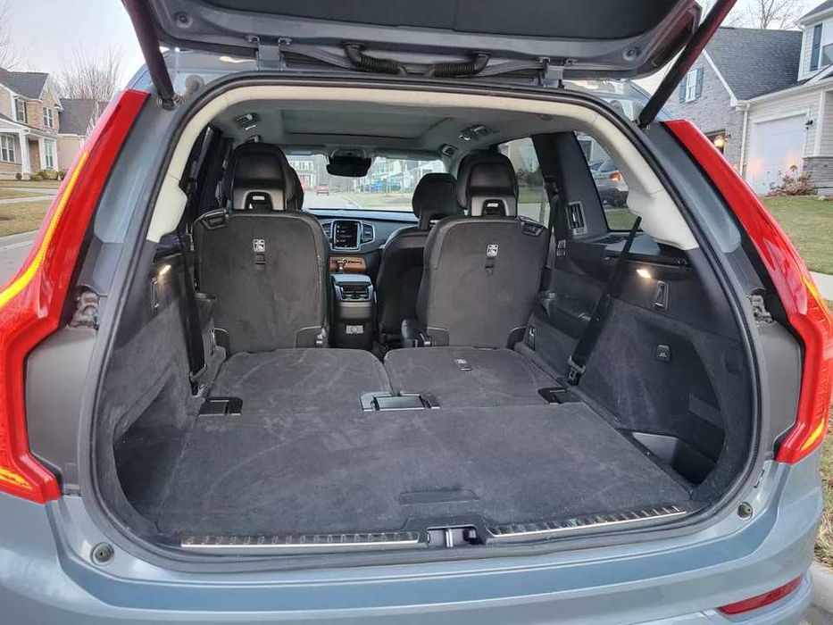 2022 Volvo XC90 T6 AWD Momentum