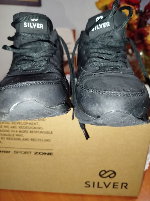 Sapatilha preta da marca