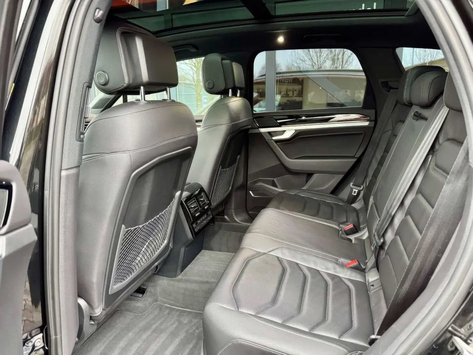 Volkswagen Touareg      2022