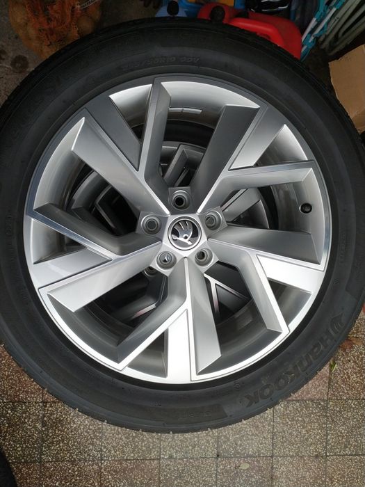 Oryginale felgi Skoda Triglav 19 cali opony letnie Kodiaq Karoq Tiguan