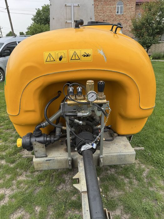 Оприскувач садовий на 3 000 літрів