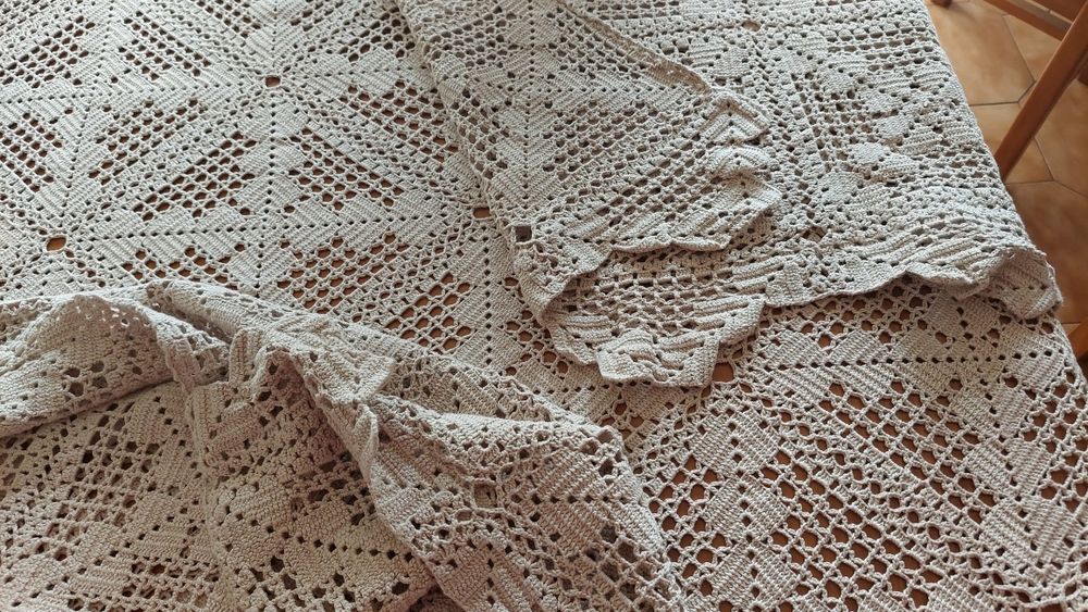 Toalha/Colcha em Algodão 2,20 mt x 2 mt (toda manual) cor beije nova