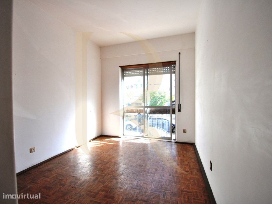 Apartamento T3 com elevador e varandas em Setúbal