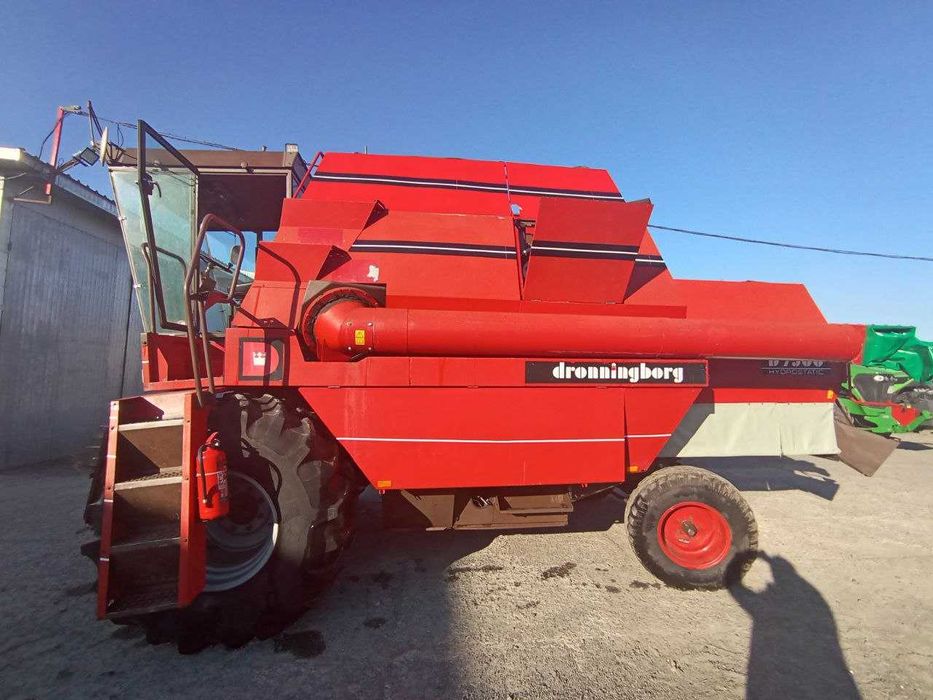 Комбайн Dronningborg D 7500 з гідроходом