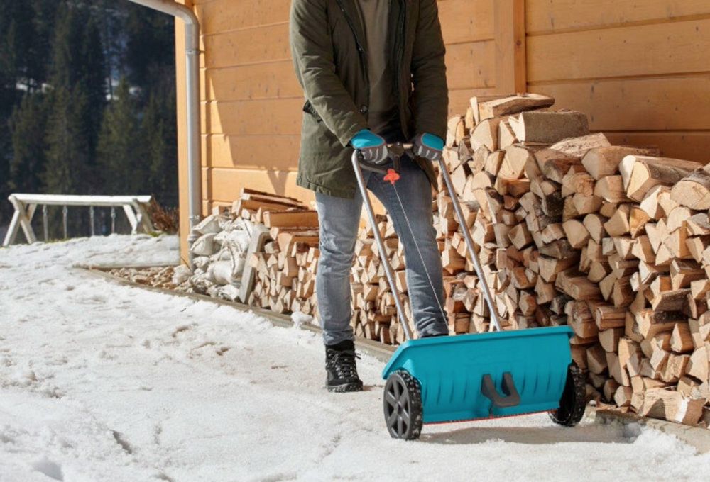 Rozsiewacz ręczny ogrodowy na kółkach 12,5L, szerokość rozrzutu 45 cm