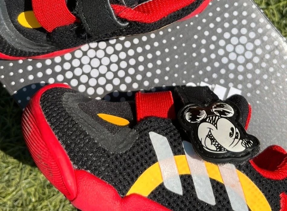 Sapatilhas Adidas X Disney do mickey