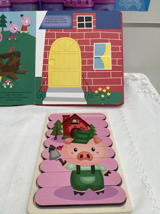 Os tres porquinhos Livro interativo dois puzzles duplos em madeira