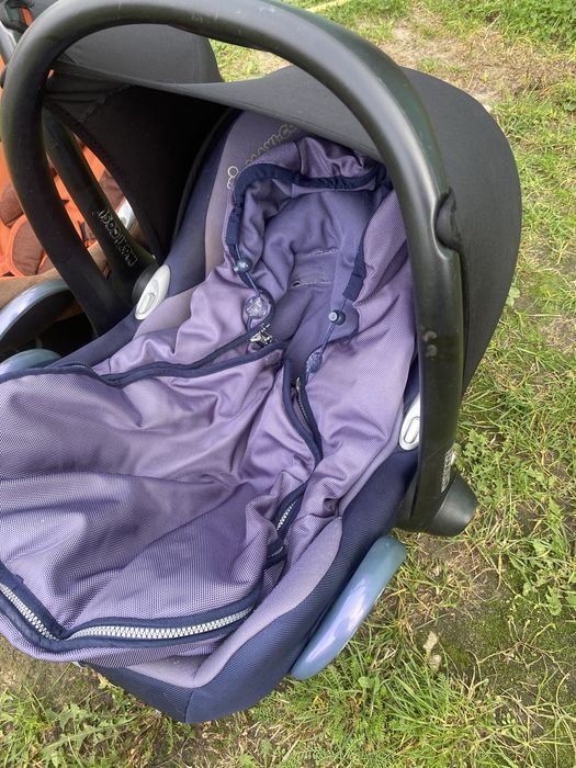 Дитяче автокрісло