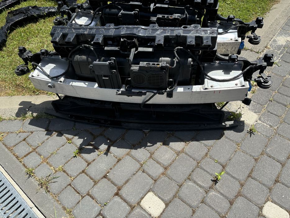 Hyundai ioniq5 телевізор комплектний , установочна панель