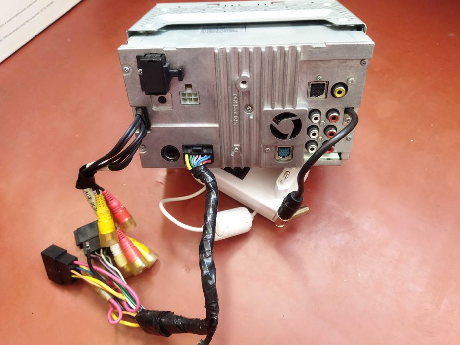 Автомагнитола 2-DIN Alpine IVA-W200Ri.