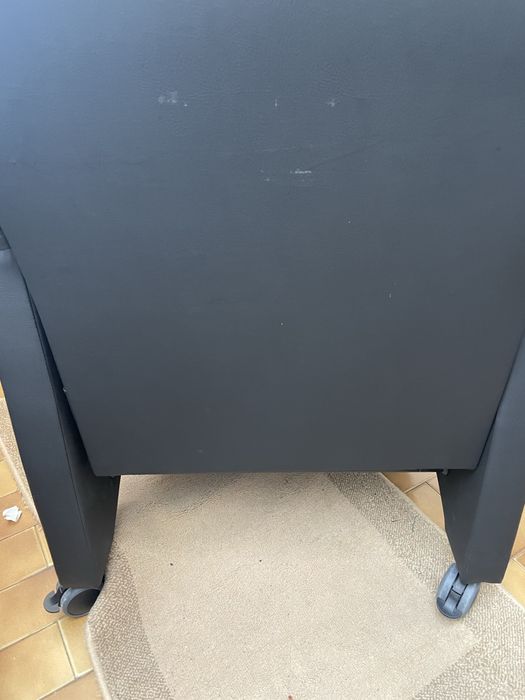 Cadeirão pele sintetica preto como novo