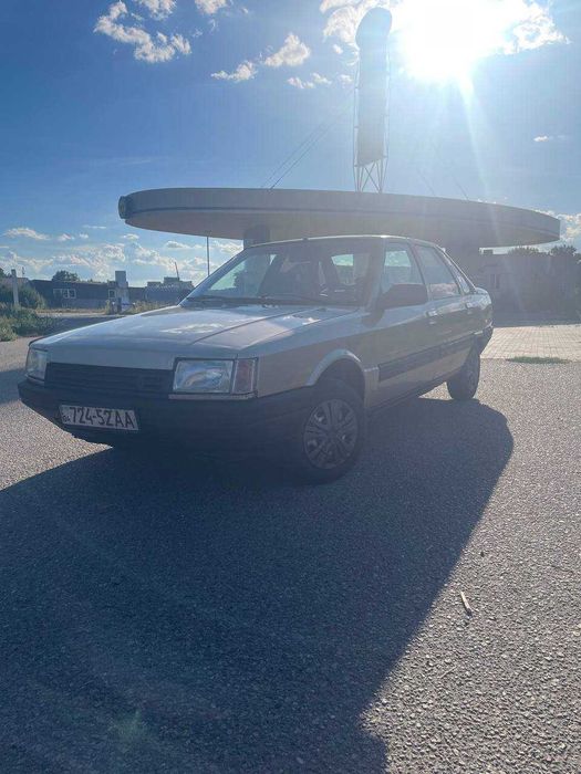 Автомобіль Рено 21