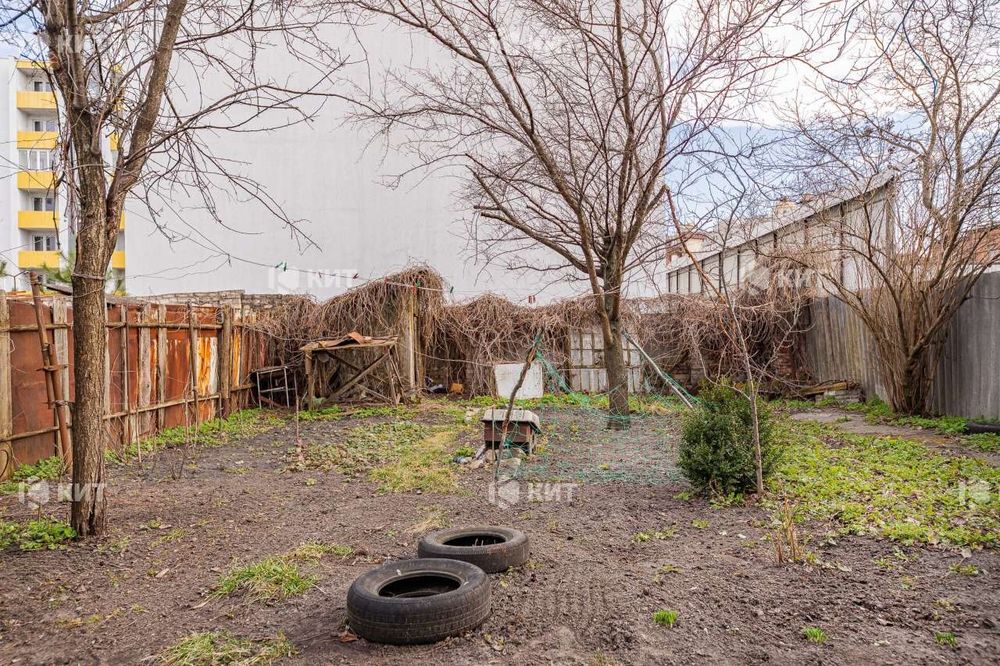 Половина будинку, 55м2, 5соток Центр (м. Защитников Украины, ул. Франковская 8)132309