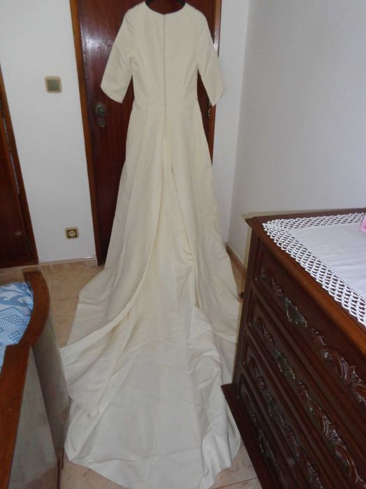 Vende-se vestido de noiva com mangas 3/4