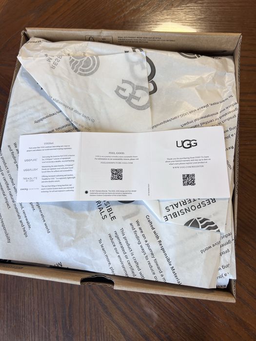 Угі. UGG . Нові в середині овчина