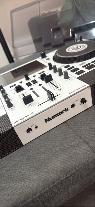 Controladora de Dj Numark mixstream pro go