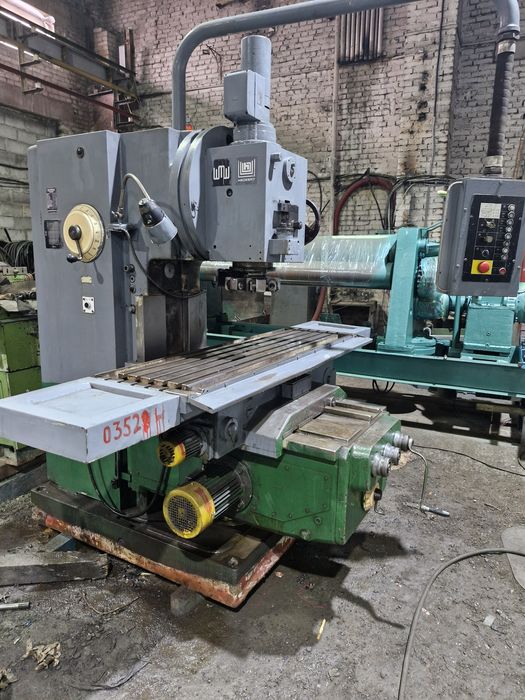 FSS 400E  Вертикально фрезерный станок (аналог 6Р13, 6Т13)