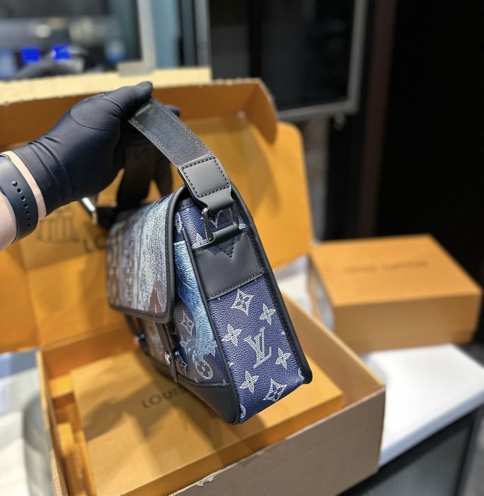 LOUIS VUITTON сумка мужская синяя мессенджер messenger кожаная