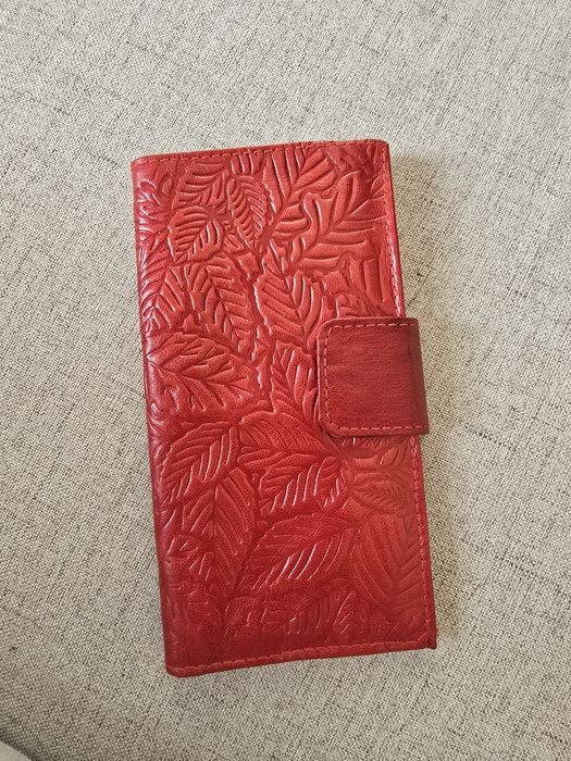 Portfel czerwony kwiaty relief
