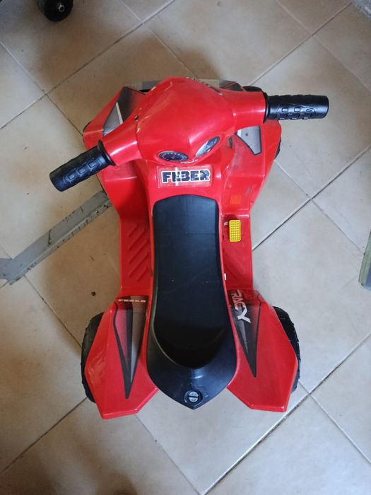 Moto 4 criança bateria