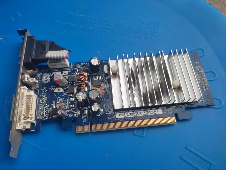 Продам відеокарти для ігор танки,контрастрайк,асфальт.