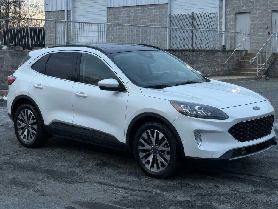 Ford Escape Hybrid Titanium      2020