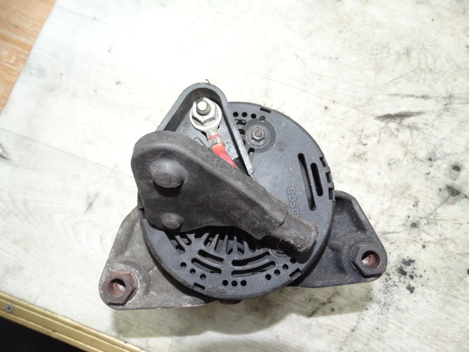 Б/у генератор BMW 3 E36 E30 70A 14V бензин 123310006