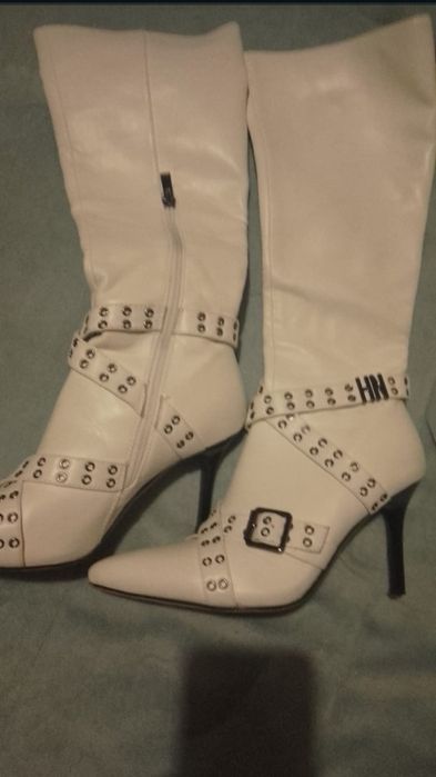 Botas em pele. N - 39