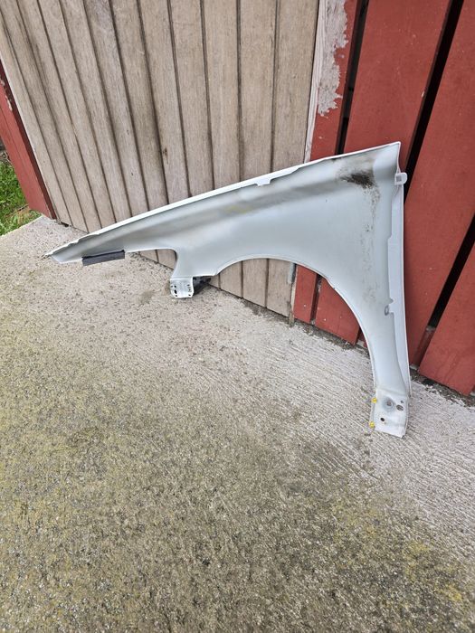 Błotnik prawy volvo V50 S40 Kolor 614