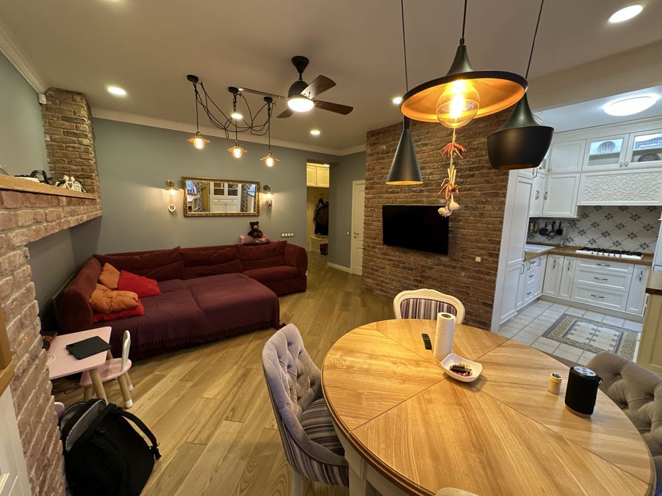 Продаж 3к квартири 74кв.м на Печерську, бул.Дружби Народів 14