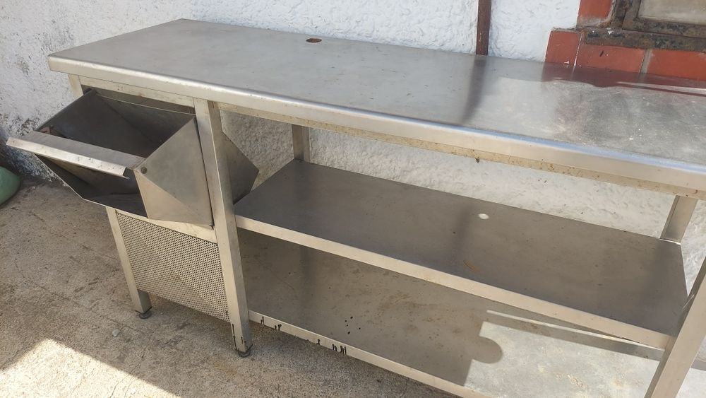 Stainless steel counter with sink and coffee hopper64285172317059121
