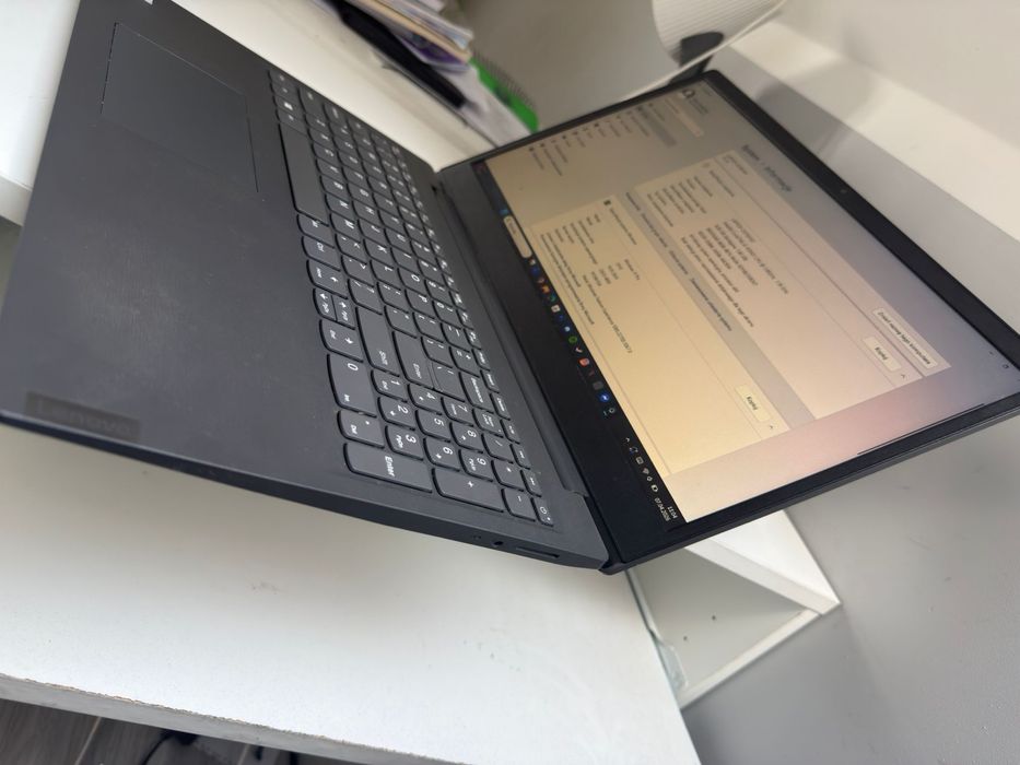 Laptop Lenovo v15  intel i5-1035G1 8GB RAM
