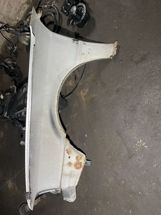 Błotnik przód prawy Audi 80 B4