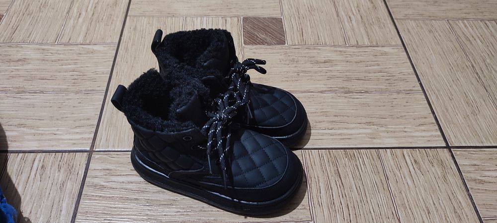 Ботинки , сапожки, черевички, чоботи