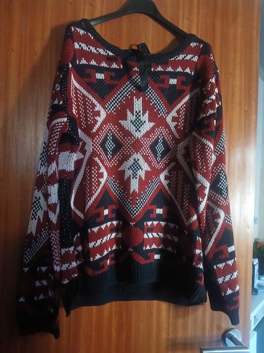 Camisola vermelha e preta L