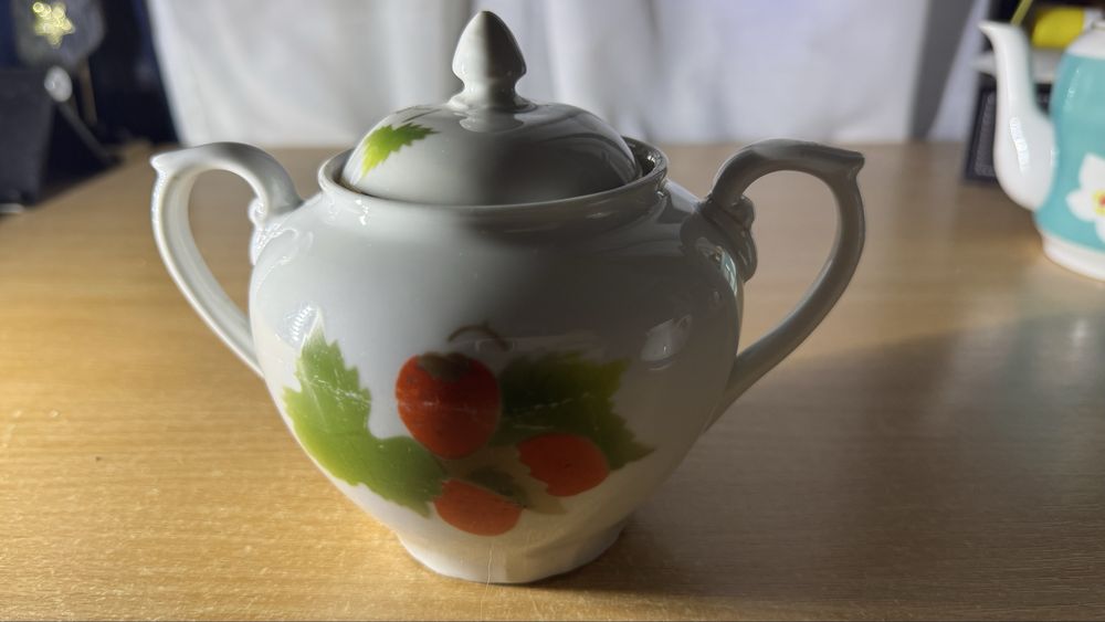 Продам фарфоровые чайнички СССР,довбыш,сахарница землянка,полонский